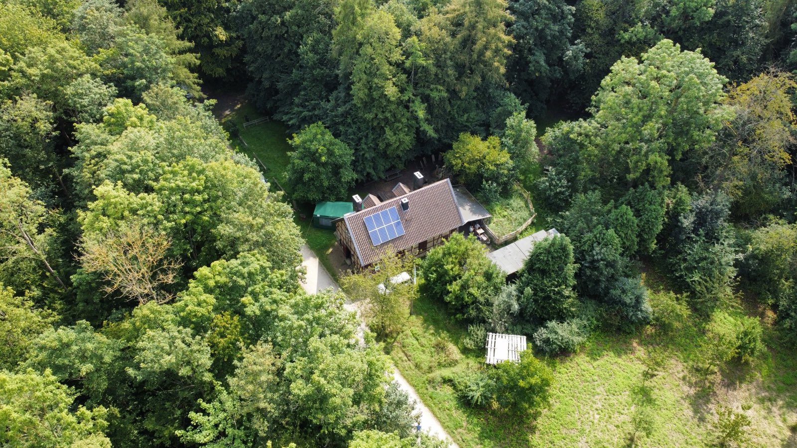 Luftaufnahme des Grünen Klassenzimmers in Meerdorf