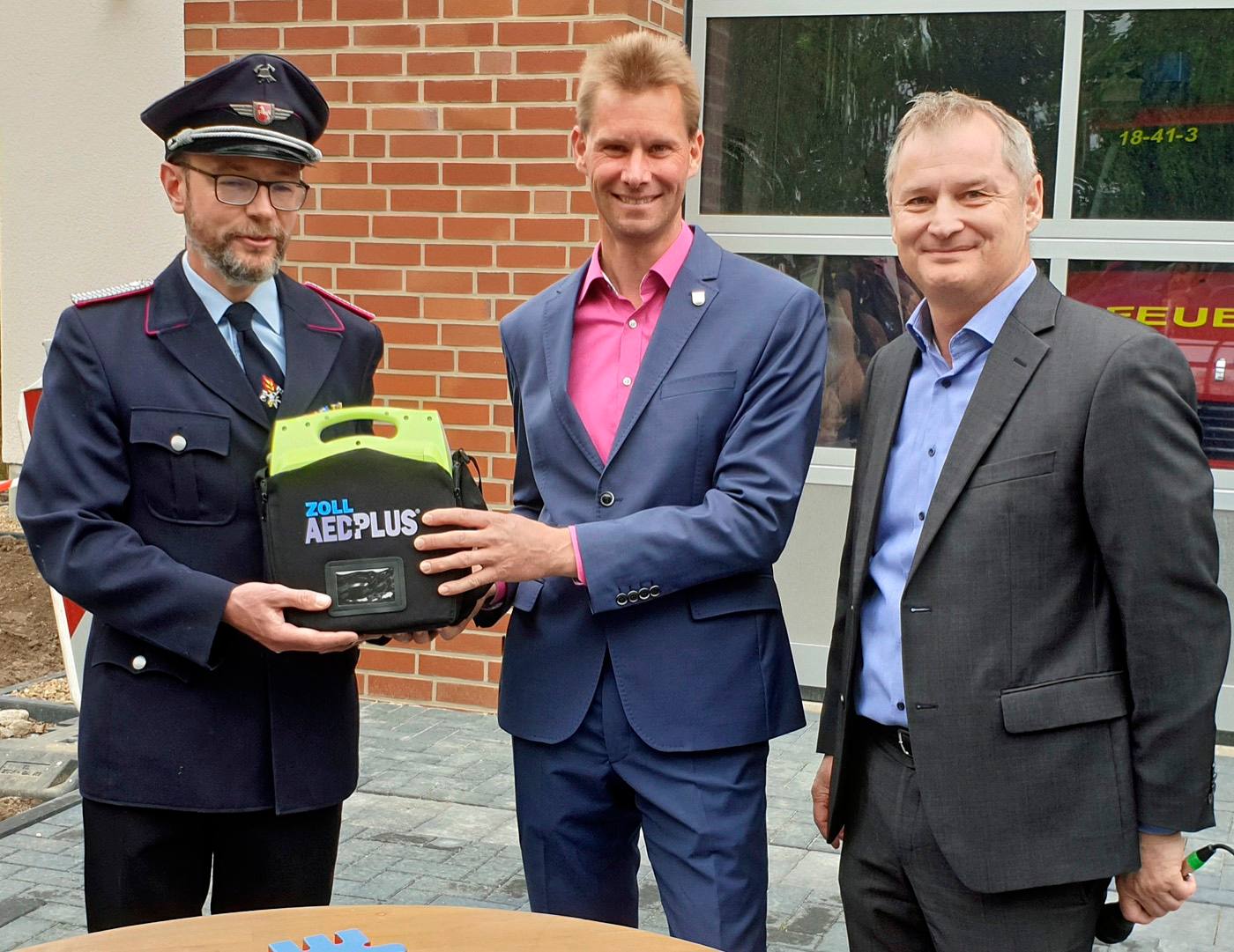 Defibrillatoren für Feuerwehren in Wendeburg – Lebensretter vor Ort