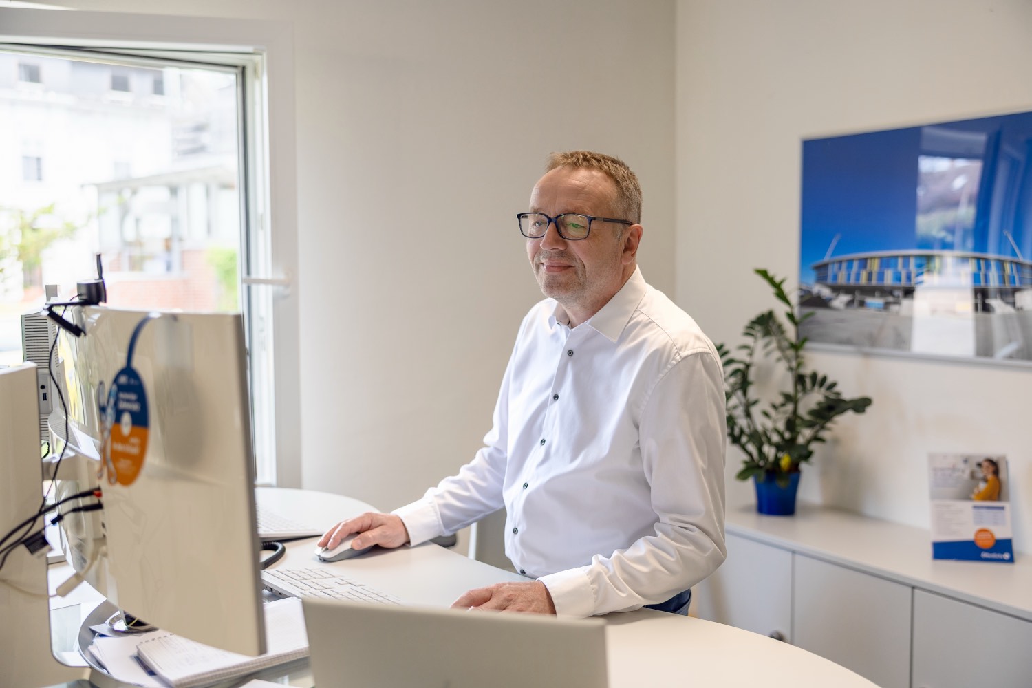 Axel Brandes an seinem Arbeitsplatz