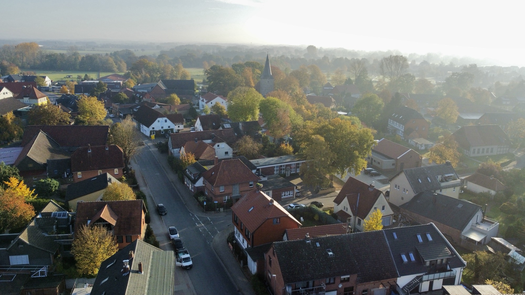 Luftaufnahme von Wendeburg im Morgenlicht